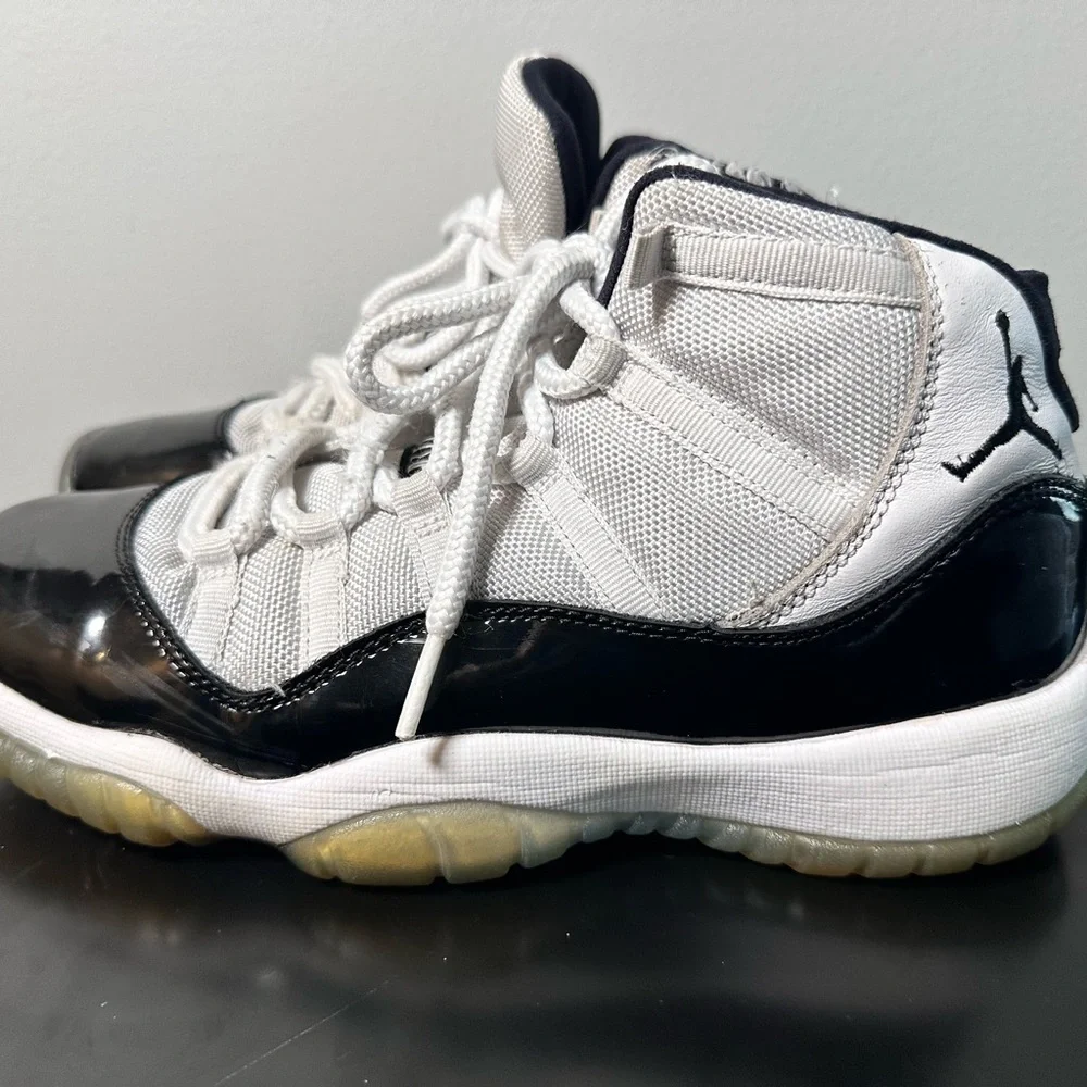Jordan 11 Retro GS Concord. Size 7Y. Limited edition from 2018.